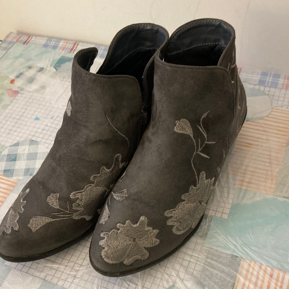 Patrizia by Spring Step Embroidered suede Gray Ankle Boots